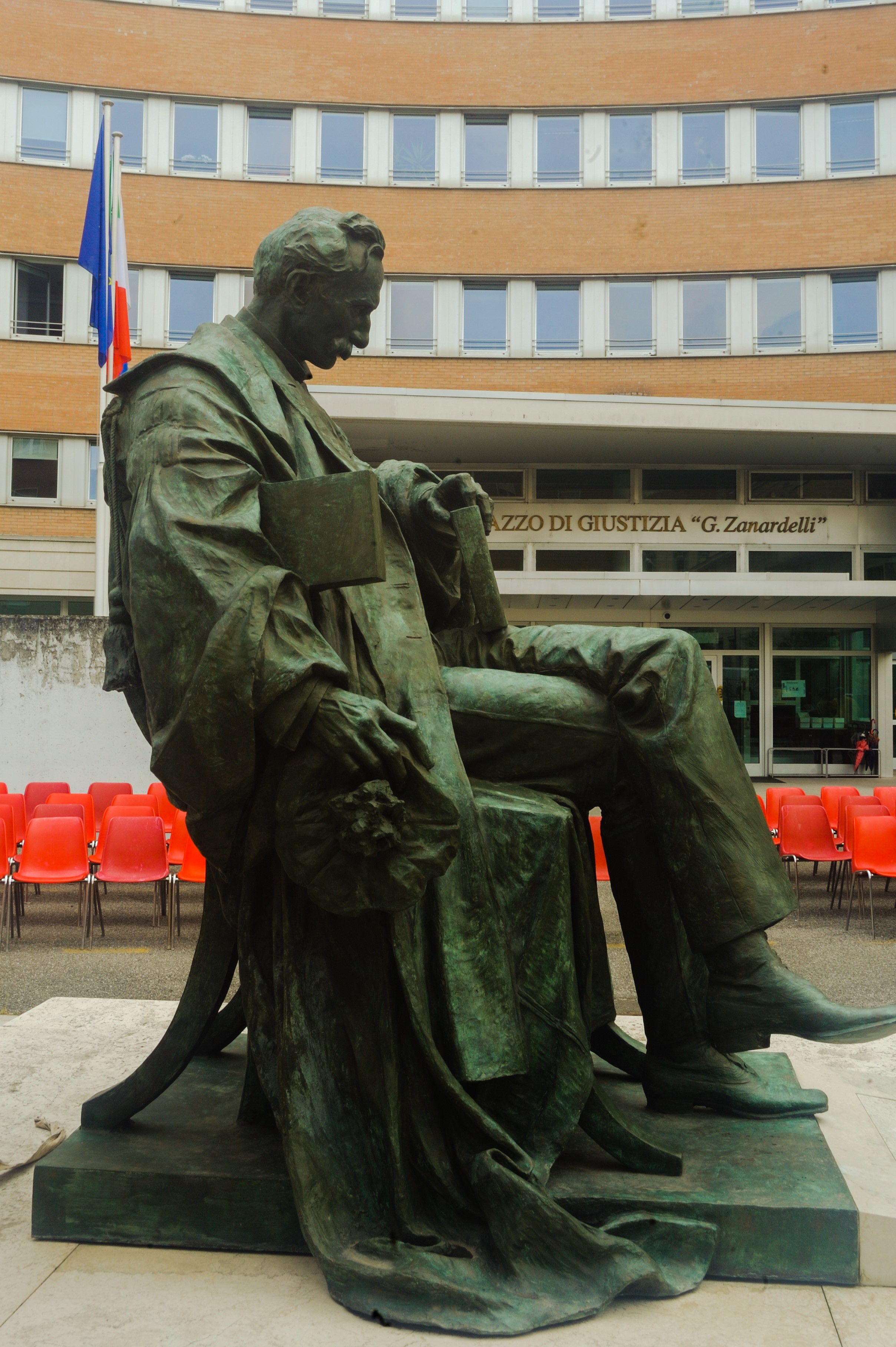 Statua Zanardelli.jpg